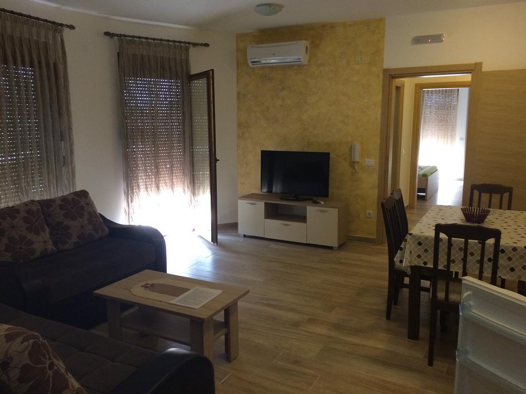 Apartments Md Lux Sutomore Bagian luar foto